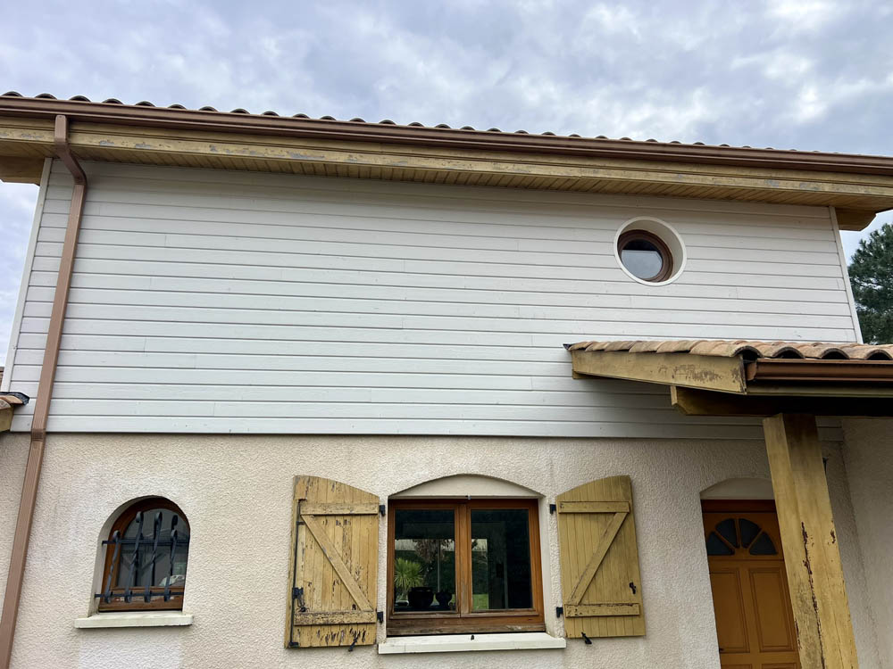 Nettoyage bardage PVC en clins sur Cazaux 33260