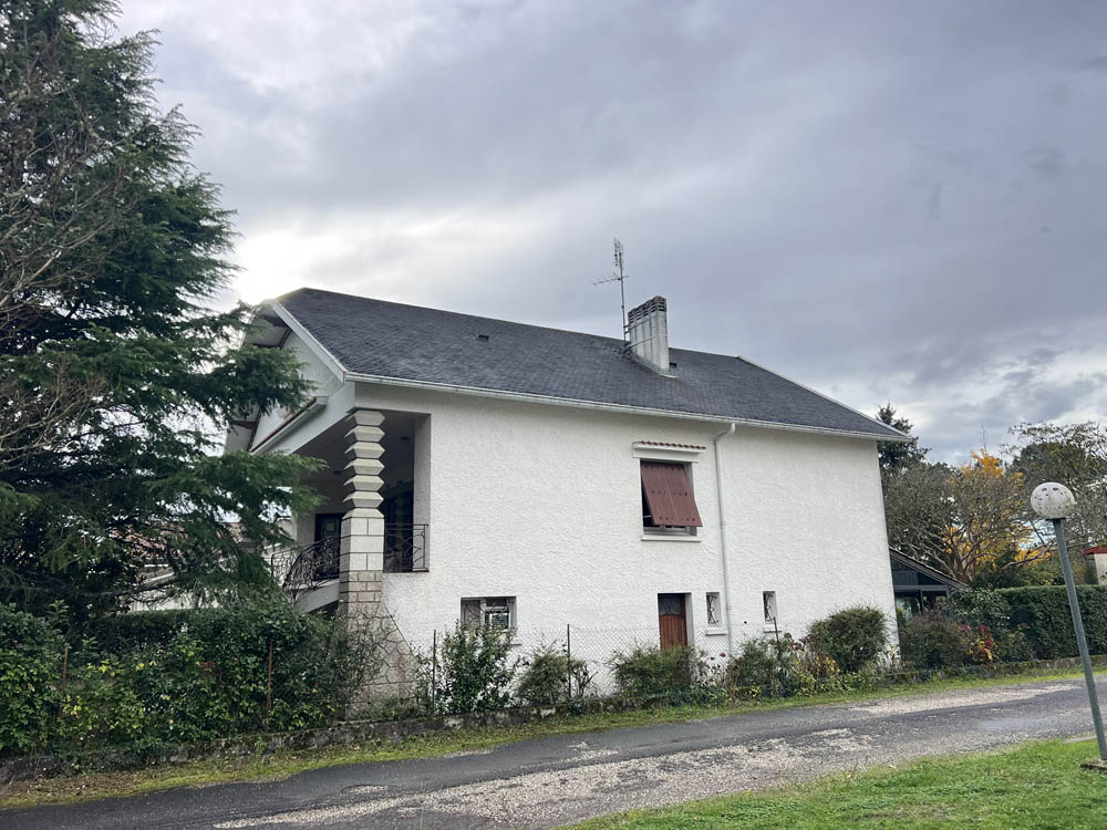 Nettoyage et démoussage toiture en shingle - NBE Nettoyage